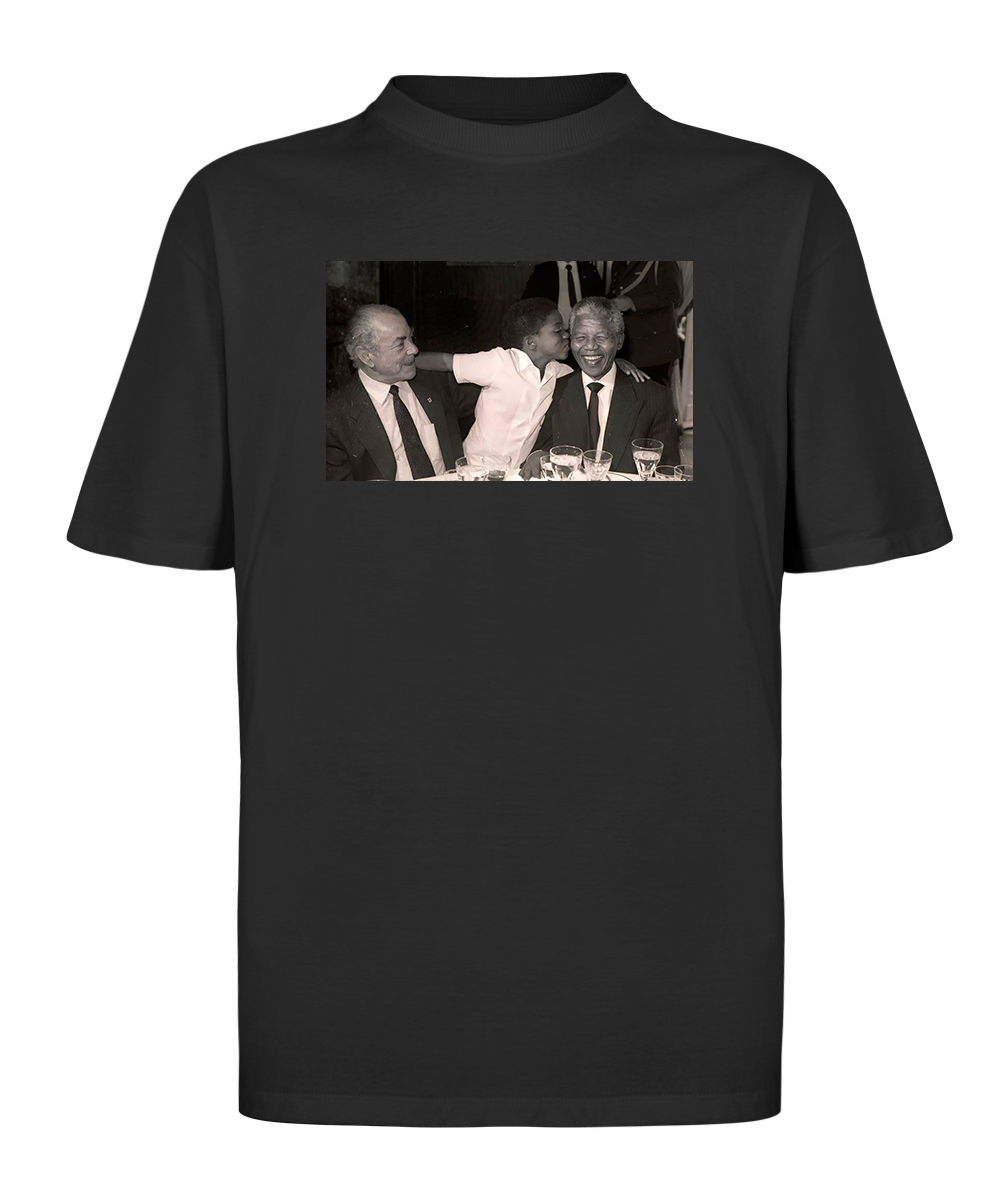 Camiseta streetwear oversized com estampa exclusiva de Leonel Brizola e Nelson Mandela da Marginália.
