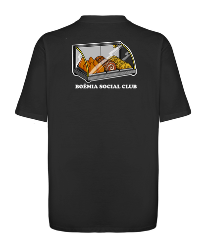 Camiseta oversized com estampa da clássica estufa de boteco, representando a cultura boêmia e o espírito do bar.
