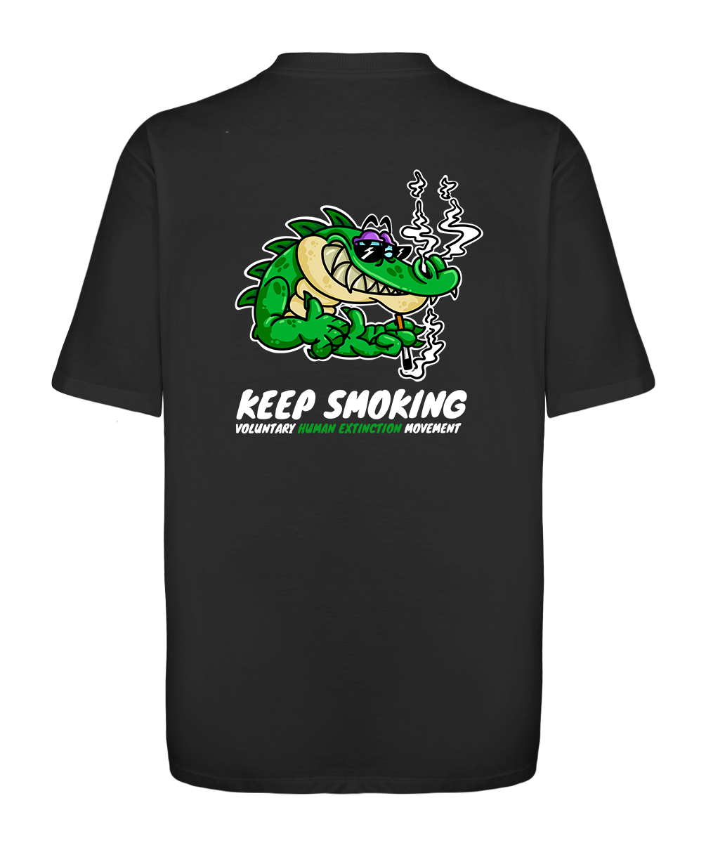 Camiseta oversized exclusiva com arte do artista Sober, trazendo um jacaré irreverente e estiloso no streetwear.
