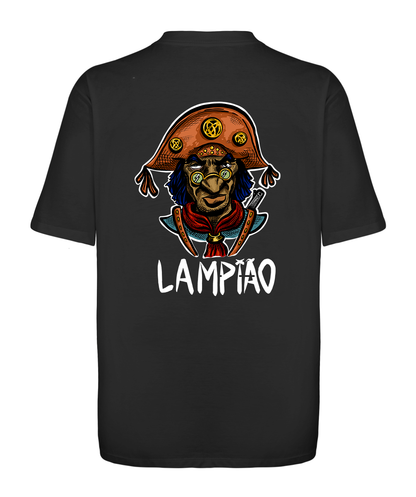 Camiseta oversized exclusiva com arte do Virgulino Lampião criada pelo artista Sober para Marginália.
