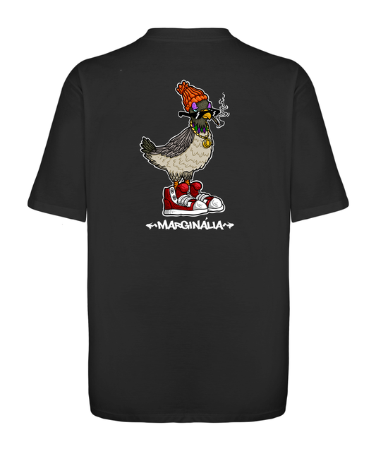 Camiseta oversized com estampa de um pombo de rua em estilo gangsta, ilustrada por Sober para a Marginália.
