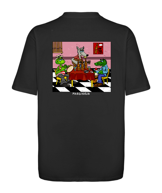 Camiseta oversized exclusiva com arte de uma roda de samba boêmia, ilustrada por Sober para a Marginália.
